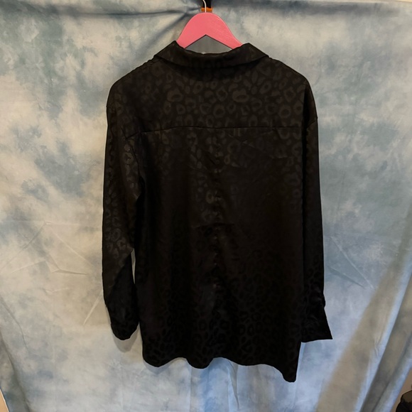 Oversized black leopard print button up - Picture 5 of 6